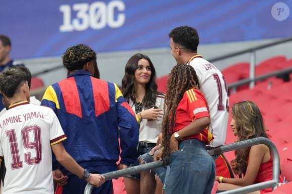 Nem Bruna Biancardi, nem Georgina Rodríguez! Namorada de Lamine Yamal rouba a cena após classificação da Espanha e revela o segredo por trás da pele impecável aos 21 anos