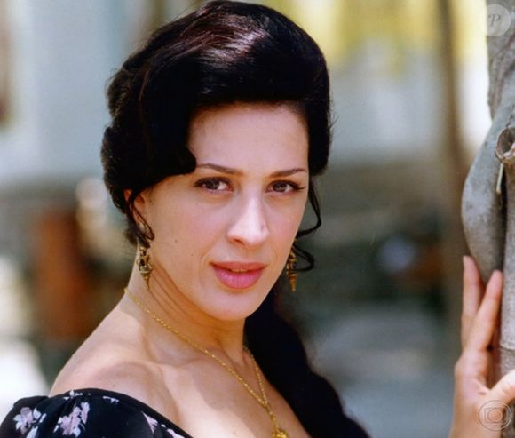 Claudia Raia esteve no elenco da novela 'Terra Nostra' (1999), em participação especial. A atriz ficou triste com a história da personagem