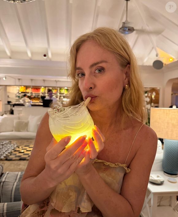 Angélica revelou que faz botox desde os 14 anos. No entanto, nos últimos anos, ela tem se dedicado aos lasers para melhorar a aparência da pele e acabar com a flacidez