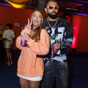 Rafaella Santos e Gabigol, que já tiveram muitas idas e vindas, também posaram juntinhos no evento