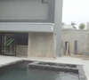 Piscina da mansão de Luciele Di Camargo e Denilson terá telão