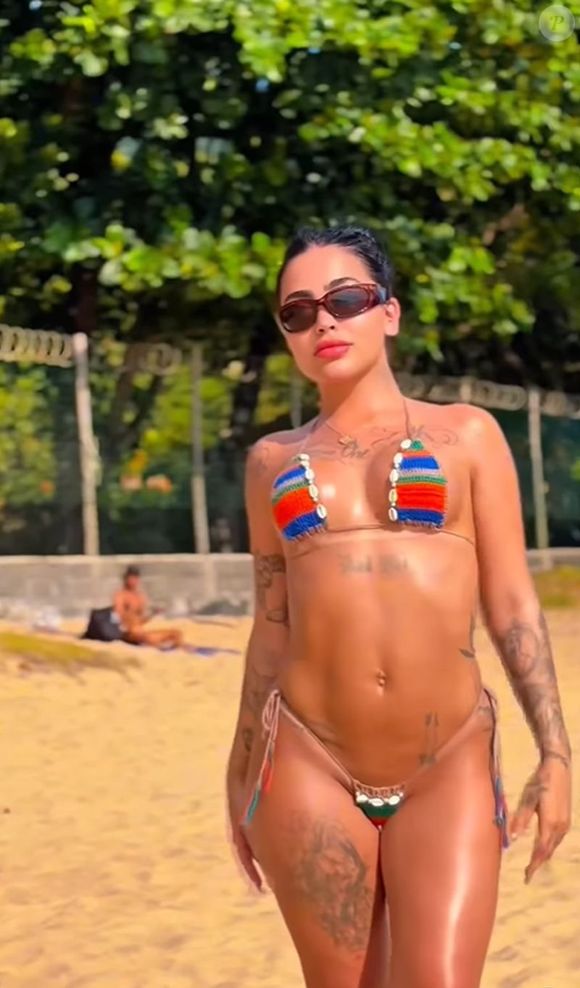 MC Mirella surgiu usando um microbiquíni neste sábado, 3 de janeiro de 2026