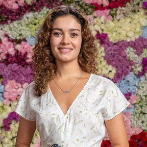 'Todas as Flores' (2022) foi mais uma virada de chave na carreira de Sophie Charlotte com uma personagem marcante