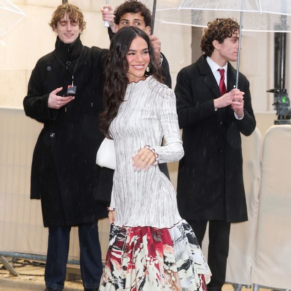 O look primavera-verão 2026 da Chanel escolhido por Bruna Marquezine reforça a sofisticação da grife, mas é o sapato que concentra todos os olhares