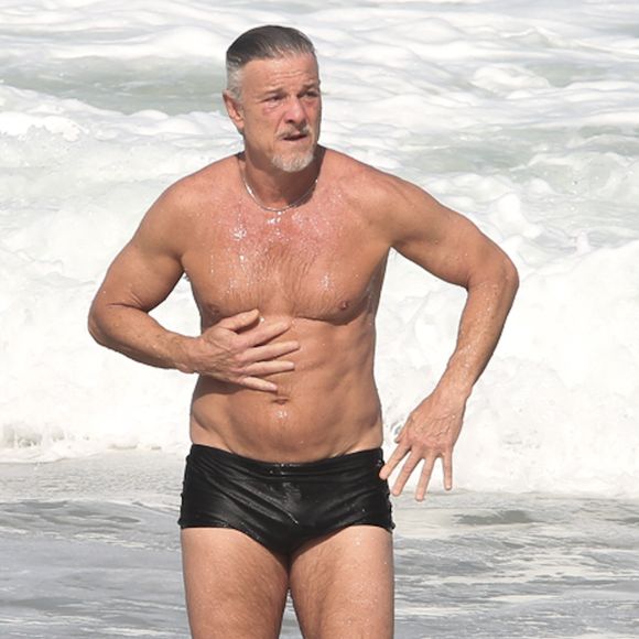 O ator Marcello Novaes aproveitou o sábado ensolarado em São Conrado ao lado do filho Pedro Novaes. As fotos destacaram a boa forma da dupla