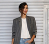 Nem branco, nem marrom: os novos tênis Nike Air Force 1 na cor 'folha de papel reciclado' são os mais confortáveis e chiques para combinar com jeans