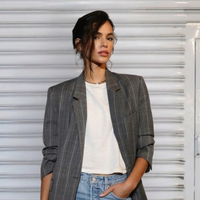 Nem branco, nem marrom: os novos tênis Nike Air Force 1 na cor 'folha de papel reciclado' são os mais confortáveis e chiques para combinar com jeans