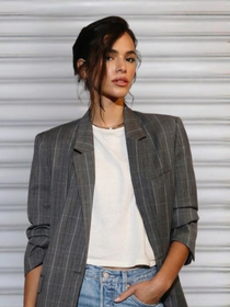 Nem branco, nem marrom: os novos tênis Nike Air Force 1 na cor 'folha de papel reciclado' são os mais confortáveis e chiques para combinar com jeans