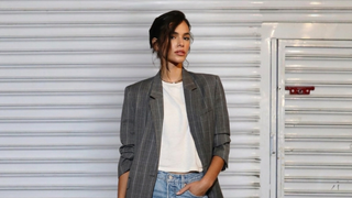 Nem branco, nem marrom: os novos tênis Nike Air Force 1 na cor 'folha de papel reciclado' são os mais confortáveis e chiques para combinar com jeans