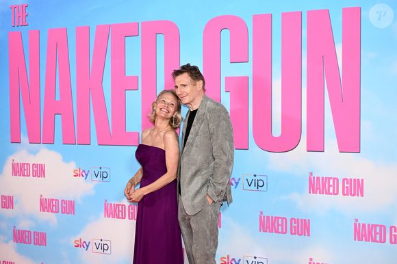 Pamela Anderson, de 58 anos, e Liam Neeson, de 73 anos, já contaram detalhes das cenas de sexo para o filme de ação. Ambos já foram casados, anteriormente.