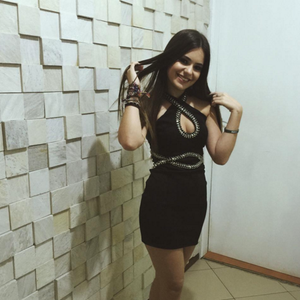 Em devidas ocasiões, Viih Tube também usava vestidos de festa