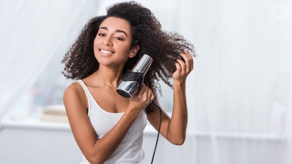 Mesmo satisfeita com os resultados sem secador, ainda tenho dúvidas sobre deixar os fios secarem naturalmente