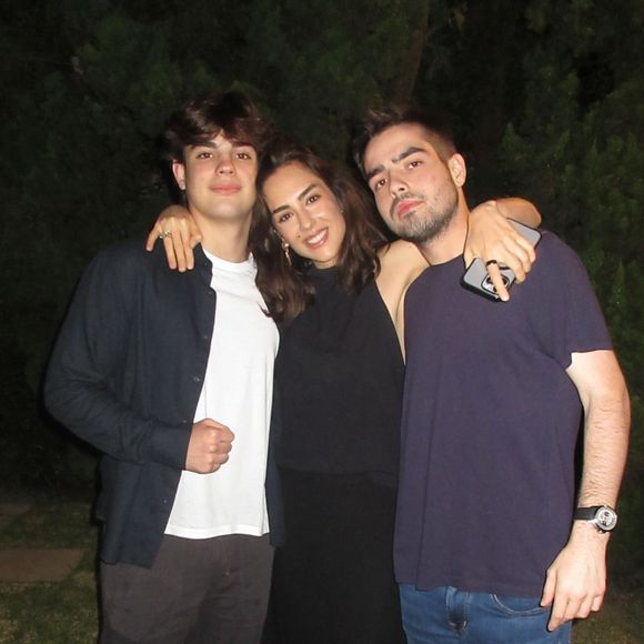 Filhos de Faustão, Lara, João Guilherme e Rodrigo posaram juntos na noite de Natal