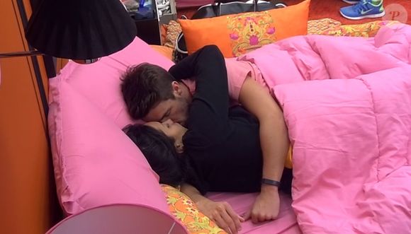 Durante o confinamento no BBB 15, Talita Araújo e Rafael Licks tiveram um relacionamento que continuou sendo assunto após a participação da ex-aeromoça no programa
