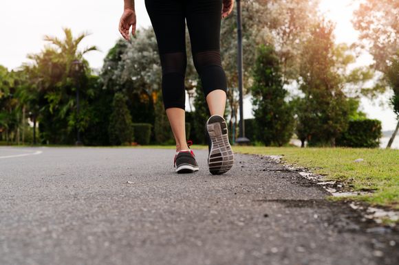 Ele destacou que pessoas mais ativas apresentam menor declínio cognitivo e menor risco de demência, de acordo com uma revisão publicada no British Journal of Sports Medicine.