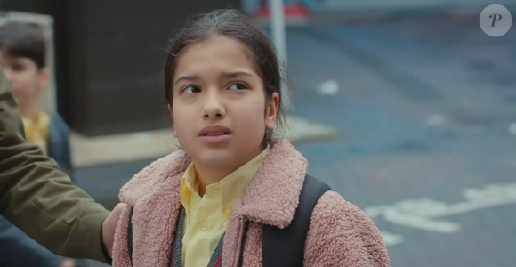 Bahar tenta conversar com a filha, Nisan, mas a garota nada fala após bater a porta na cara de Arif na novela 'Força de Mulher', no capítulo de sexta-feira 9 de maio de 2025