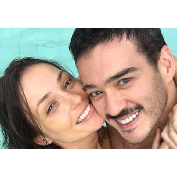 Rosanne Mulholland e Marcos Veras anunciaram a separação nas redes sociais. Os dois são pais de Davi, de 6 anos, e afirmaram que continuarão unidos como família
