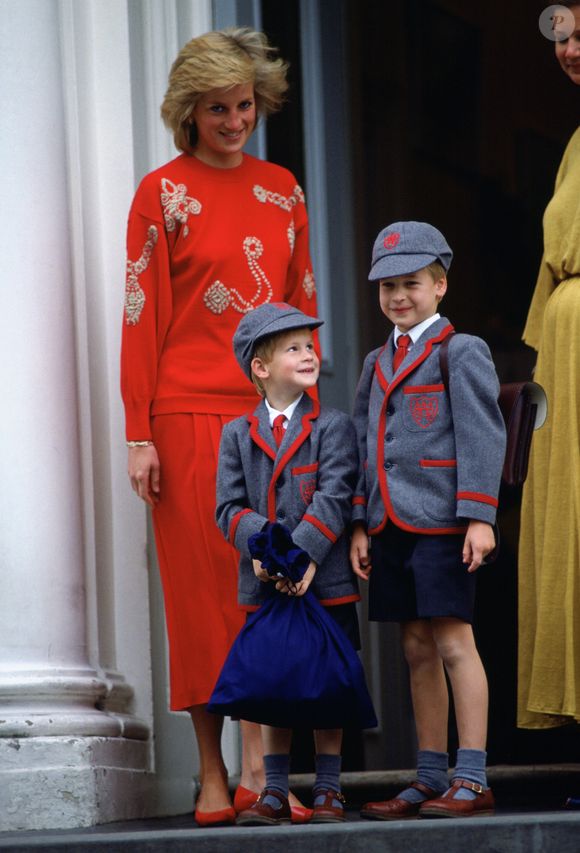Segundo a revista People, o príncipe Harry revelou que a possibilidade de ser feliz após a morte de Lady Di chegou a provocar sentimentos de culpa. O duque de Sussex contou que acreditava precisar permanecer triste para demonstrar a saudade da mãe, mas, com o tempo, percebeu que poderia preservar sua memória sem abrir mão da própria felicidade