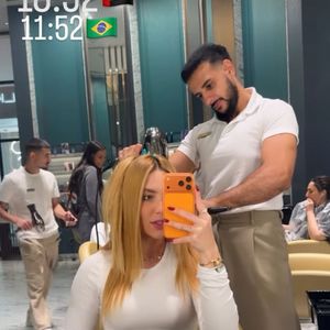 Virgínia foi ao salão em Dubai e usou o tradutor para se comunicar com o cabeleireiro