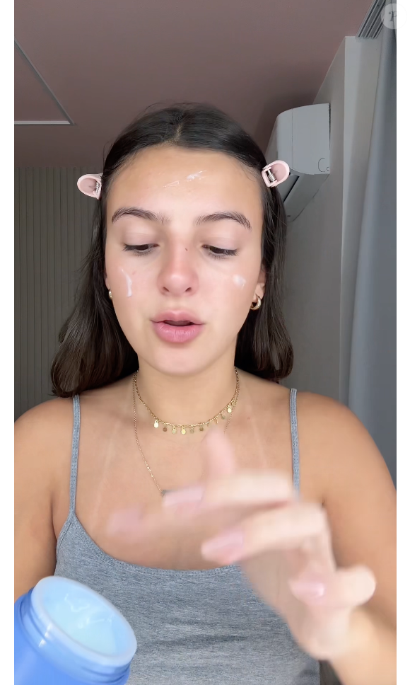 O terceiro passo de sua rotina de skincare é uma máscara hidratante noturna da Laneige