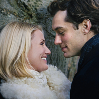 Já tem quase 20 anos, e eu assisto todo Natal desde que foi lançado. É a comédia romântica perfeita