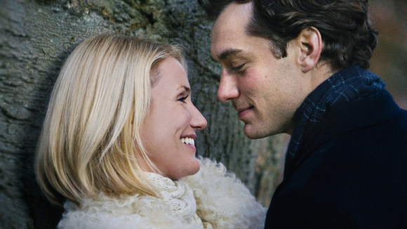 Já tem quase 20 anos, e eu assisto todo Natal desde que foi lançado. É a comédia romântica perfeita