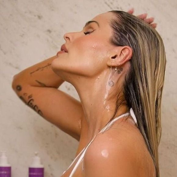 Ideal para ser aplicado após o banho, Mel das Flores deixa a pele com um perfume suave, confortável e naturalmente doce