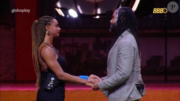 Diogo segurou as mãos de Aline e fez cena típica de novela no 'BBB 25' e pediu perdão por voto