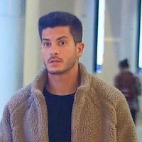 E o dinheiro do 'BBB'? Processado por dívida de R$ 166 mil, Arthur Aguiar corre risco de despejo; ação na Justiça envolve 3 meses de dívida de apartamento alugado