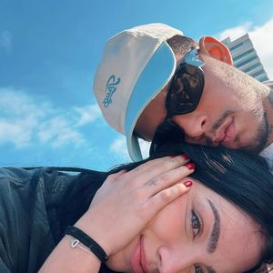 Atualmente, Felipe Amorim namora a influenciadora Duda Kropf, de 23 anos. Ela, inclusive, foi quem deu a ideia do caminhão de flores