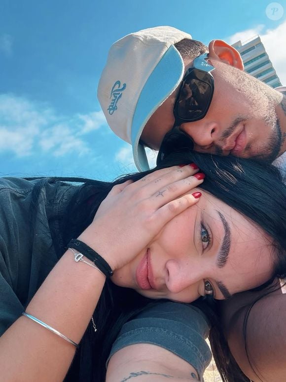 Atualmente, Felipe Amorim namora a influenciadora Duda Kropf, de 23 anos. Ela, inclusive, foi quem deu a ideia do caminhão de flores