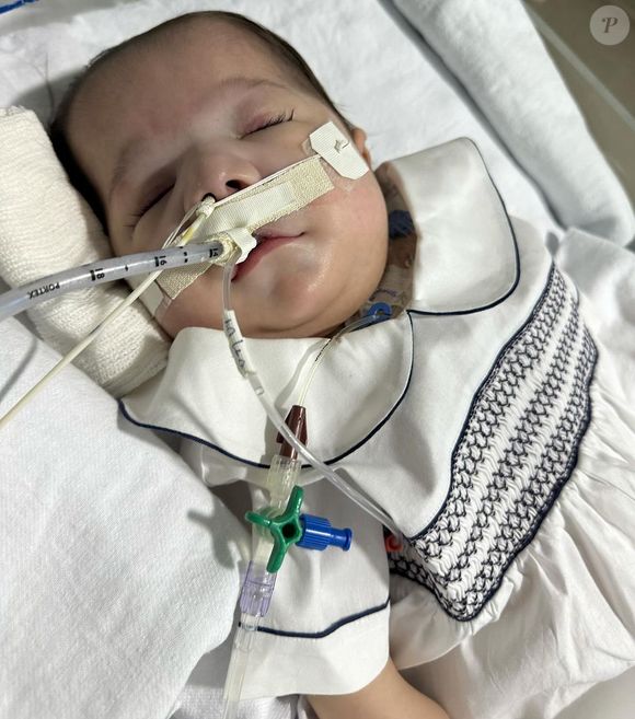 O bebê passou a maior parte da vida internado e morreu em 2024, aos 11 meses, após um quadro de disfunção múltipla dos órgãos. Ele chegou a ir para casa apenas uma vez, retornando ao hospital em menos de 24 horas.