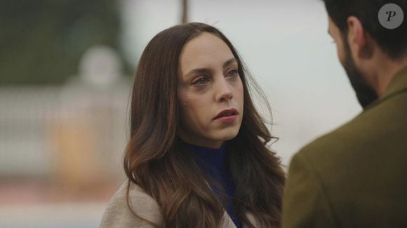 A atriz Öykü Karayel interpreta Asiye Kaya em 'Vidas Ocultas'