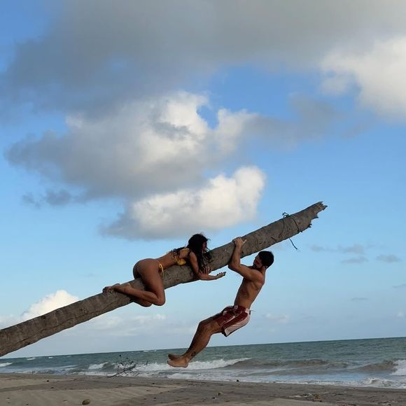 Bruna Marquezine e João Guilherme curtiram dias românticos em Alagoas