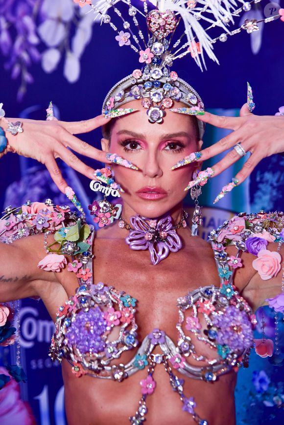 O figurino de Deborah Secco no Baile da Vogue uniu sofisticação, brasilidade e fragrância em uma performance inesquecível.