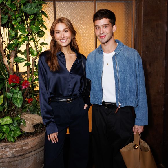 O acessório pode ser encontrado à venda no site Mytheresa por € 2.200, aproximadamente R$ 13.529,08 na cotação atual.