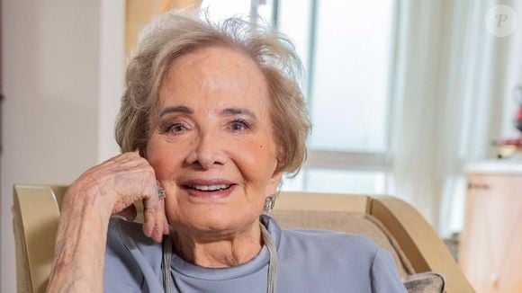 A atriz Glória Menezes foi elogiada nas redes após a nora, Mocita Fagundes, contar a reação da veterana ao saber da transição do neto