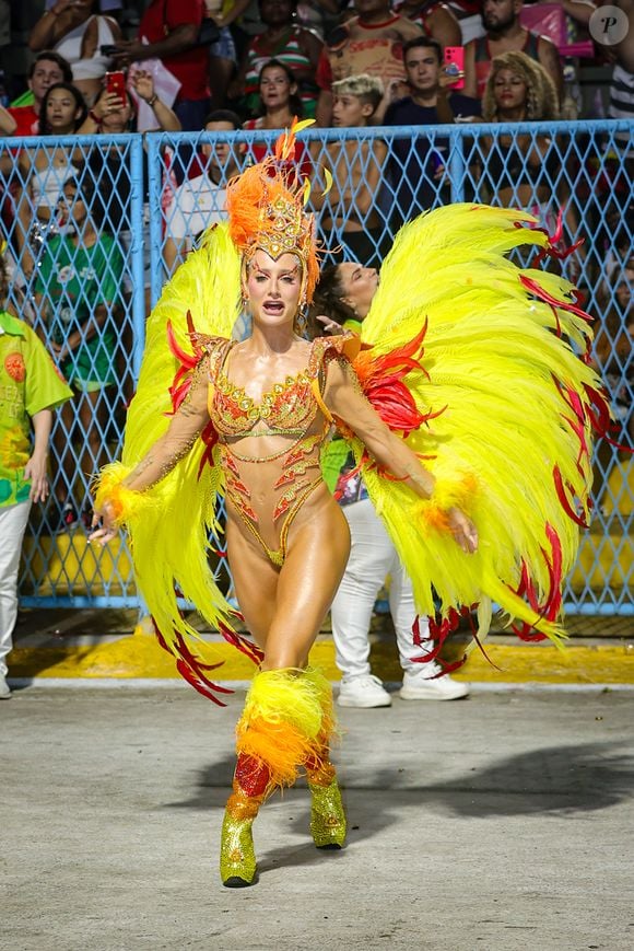 Bruna Griphao é outra novidade do quadro de musas do Salgueiro