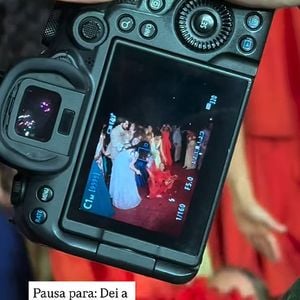 Rafaella Justus chegou a cair no chão ao pegar o buquê