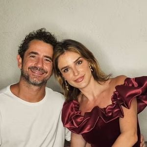 Felipe Andreoli e Rafa Brites posam juntos às vésperas do Natal 2024