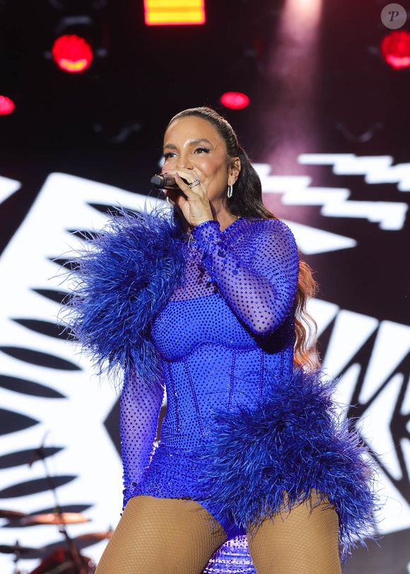 Ivete Sangalo fez um show em São Paulo no último domingo (13), e atualizou o estado de saúde da amiga Preta Gil.