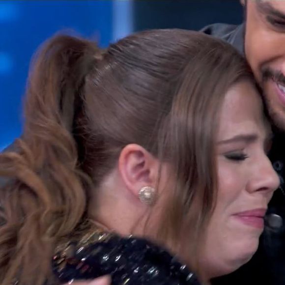 Ainda muito abalada pela morte do filho, Rael, Tati Machado participou do 'Domingão'