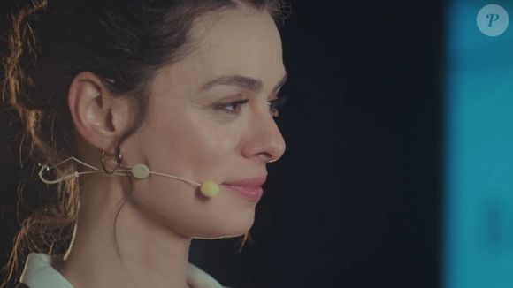 Bahar faz homenagem a Arif e Enver durante palestra no penúltimo capítulo da novela 'Força de Mulher', 3 de julho de 2025, quinta-feira