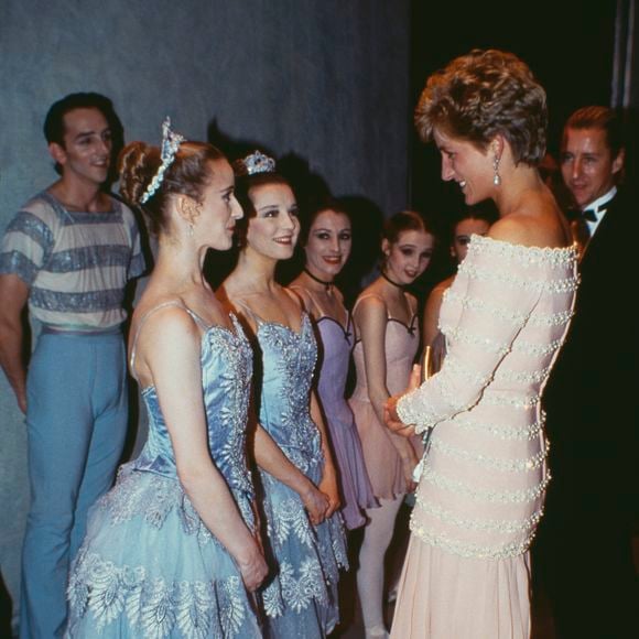 Um dos momentos mais marcantes aconteceu durante uma gala no Savoy Theatre, em Londres, em 19 de julho de 1993. Na ocasião, a princesa apareceu ao lado de dançarinos usando um vestido rosa claro cravejado de pérolas, criado por Catherine Walker, combinado com um scarpin slingback metalizado