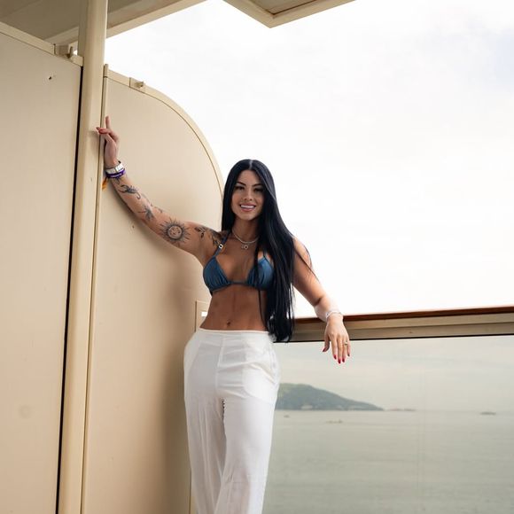 Barriga sarada de Rayane Figliuzzi é fruto de uma lipoaspiração feita depois do nascimento do filho