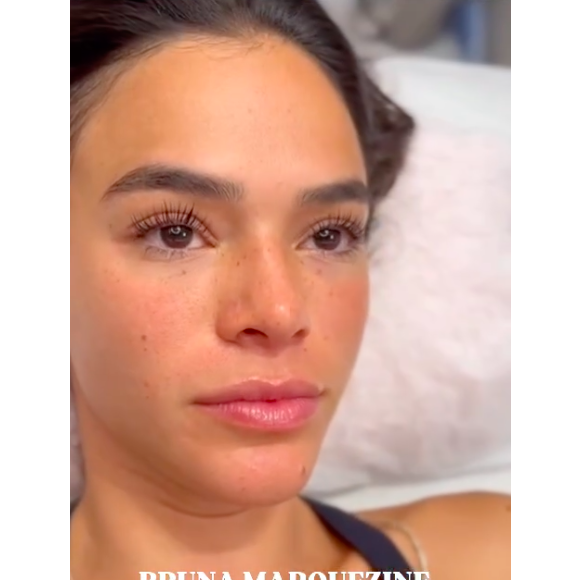 Procedimento feito por Bruna Marquezine dura cerca de 35 dias e o resultado varia de acordo com os cílios naturais de cada pessoa