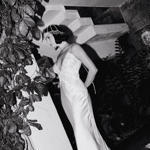 Isis Valverde ficou muito emocionada com presente de casamento com Marcus Buaiz, segundo a revista Quem