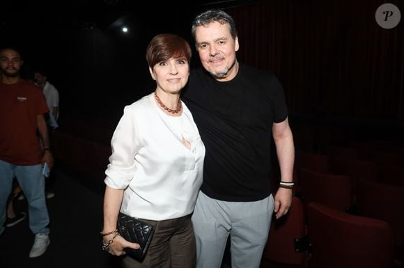Lídia Brondi prestigiou o marido, Cássio Gabus Mendes, no teatro