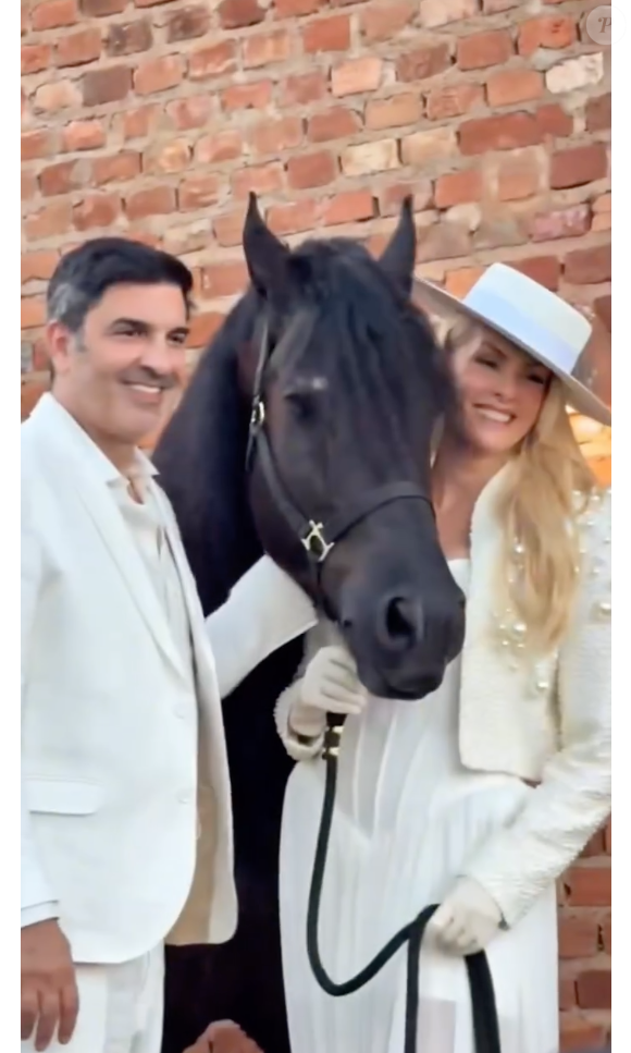 Em alguns momentos, Ana Hickmann apareceu com um casaco com aplicações de pérolas