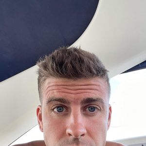 Gerard Piqué ganhou um coro de ‘Ei, Piqué, vai tomar no cu’. O coro dos fãs foi tão forte que foi possível ouvir durante a transmissão na TV Globo